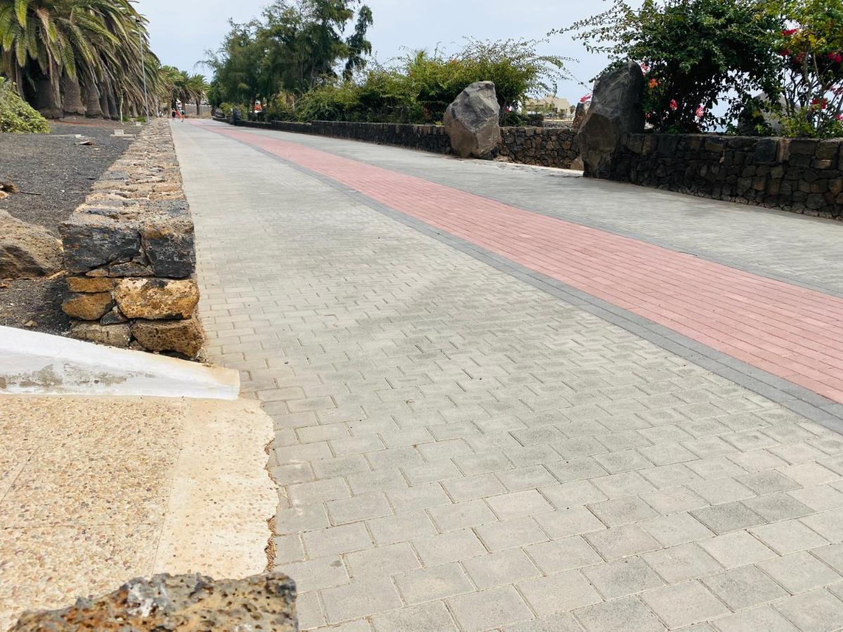 Lc Bastian Marina Bungalow Costa Teguise Bagian luar foto